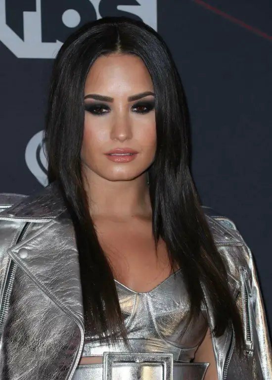 Top 32 Demi Lovato S Hairstyles Haircut Ideas For You To Try