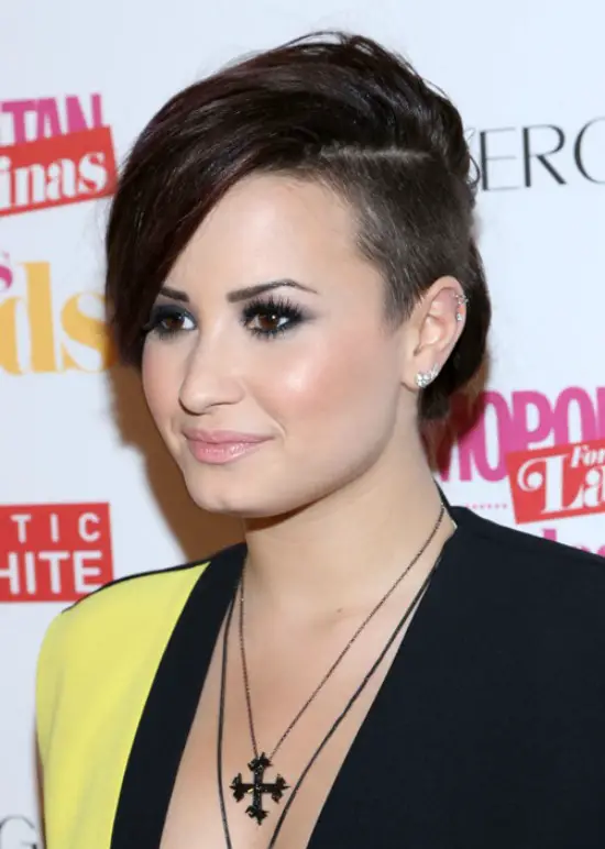 Demi Lovato Side Parted Short Hair