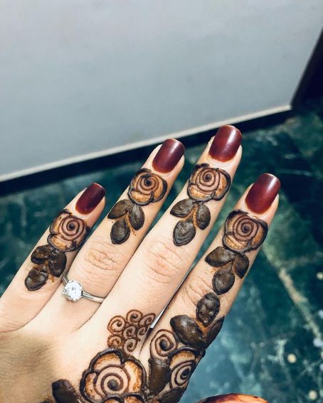 Flower And Leaf Mehndi Design