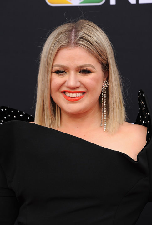 Kelly Clarkson Blunt Bob Hairstyle