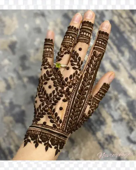 Leafy Criss-cross Henna Design