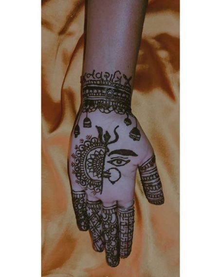 Navratri Style Mehndi Design