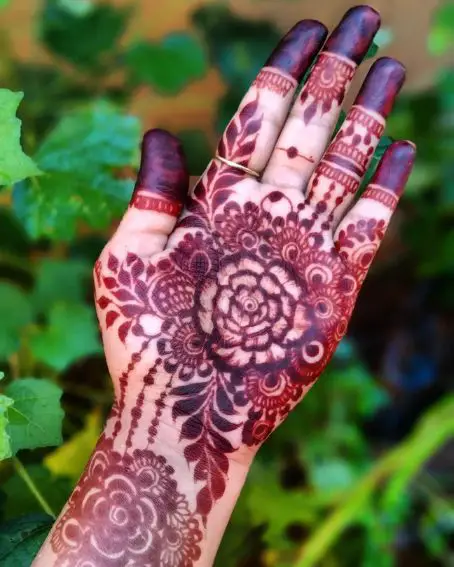 Rose Circle Mehndi Design