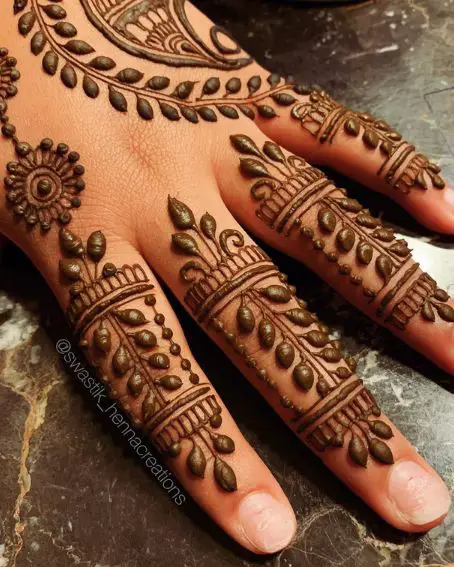 Simplistic Pattern Mehndi Design