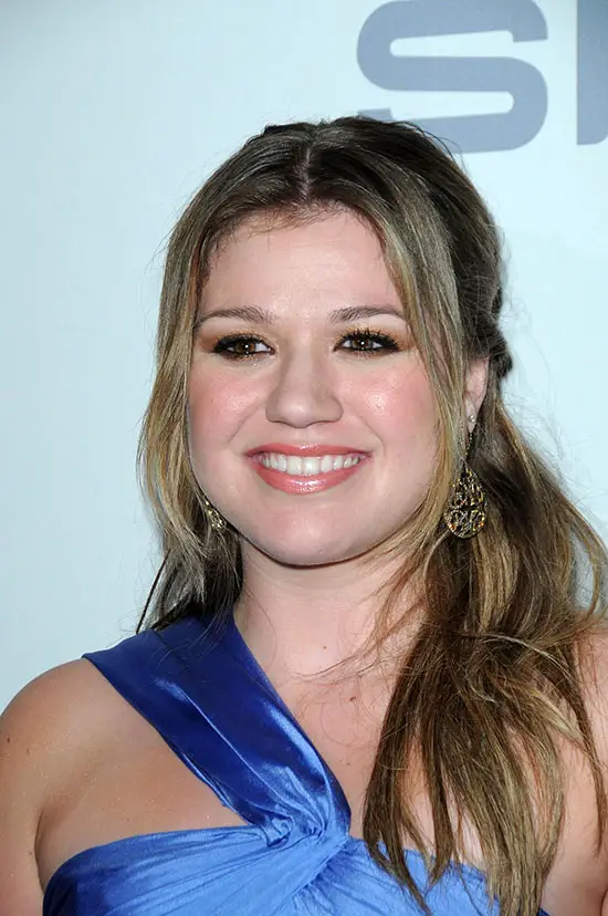 16 Kelly Clarkson Hairstyles That Will Give You A Fresh New Look