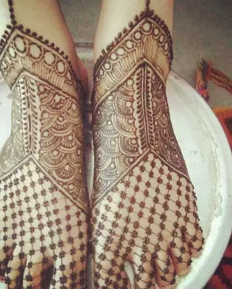 Trendy Foot Mehndi Design