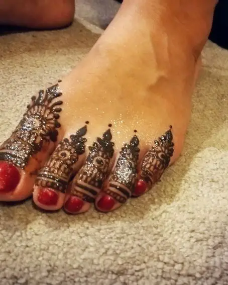 Twinkling Toes Foot Mehndi Design