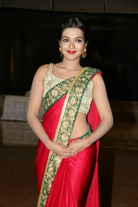 Catherine Tresa In Gold Sleeveless Blouse