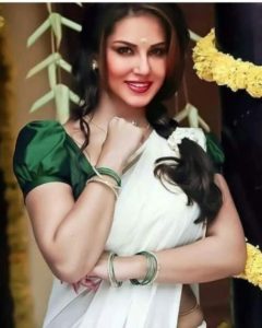 15 Amazing Pic Of Sunny Leone In Sarees