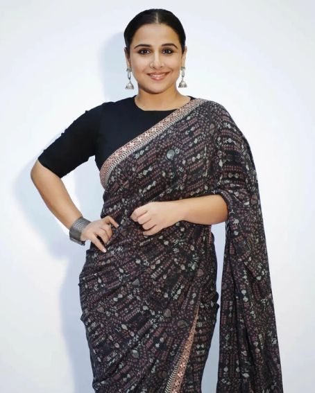 Vidhya Balan Continues To Love With Black Saree