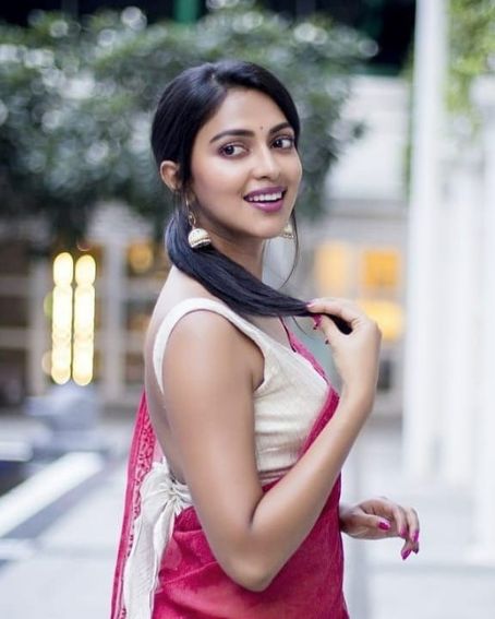 Amala Paul In Pinkish Color With White Knot Back Blouse