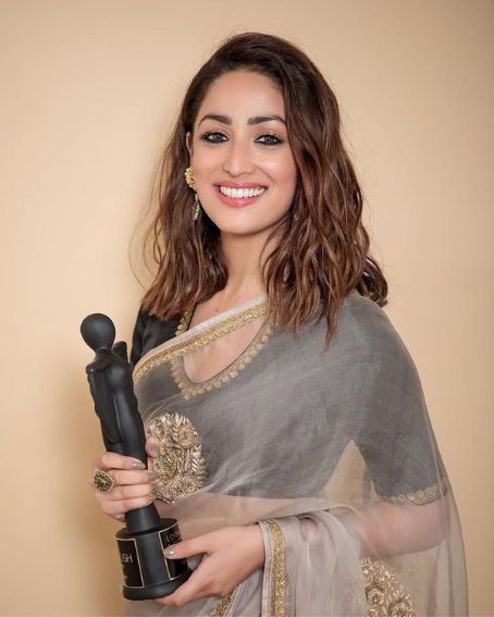 Mind Blowing Yami Gautam In White Transparent Saree With Embroidery Work