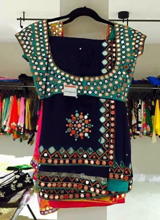24 Pics of simple mirror work blouse & saree designs