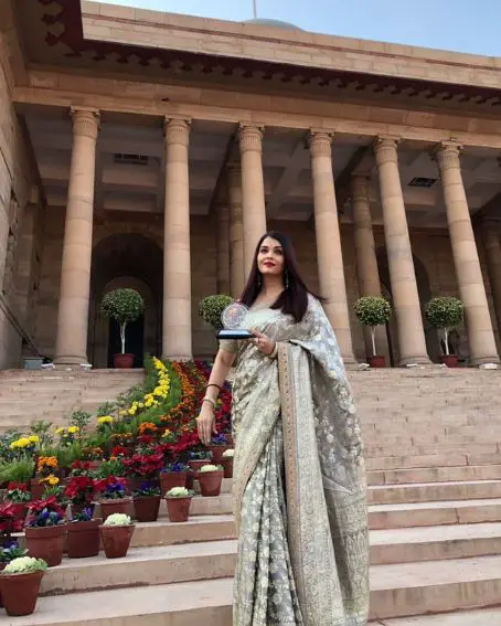 Coolest Vibes Of Aishwarya Rai In Silver Saree