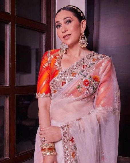 Karishma Kapoor –naari In Gorgeous Saree