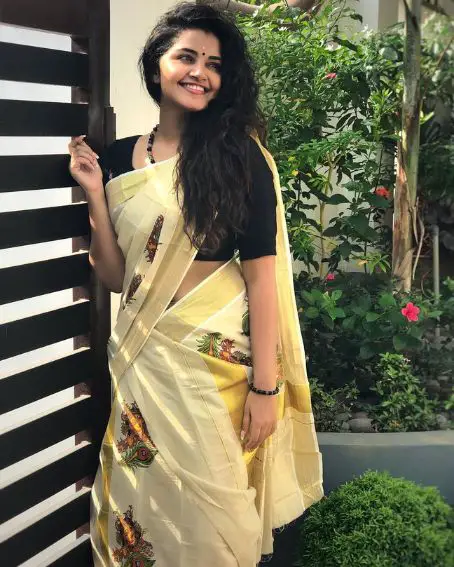 Anupama Parameswaran in Kerala Saree with Black Blouse