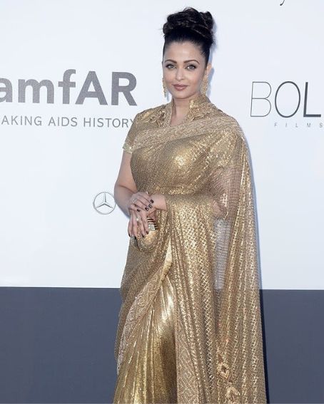 Elegant Look Of Aishwarya Rai In Gold Silver Saree