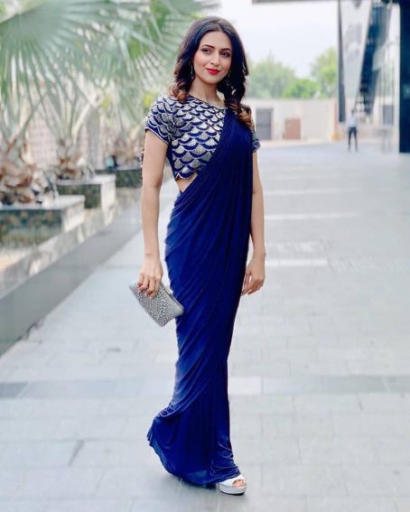 Awesome Divyanka Tripathi In Dark Blue Saree And Blouse