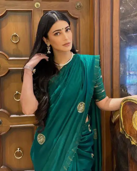 Shruti Hassan In Green Saree Golden Patch Embroidery