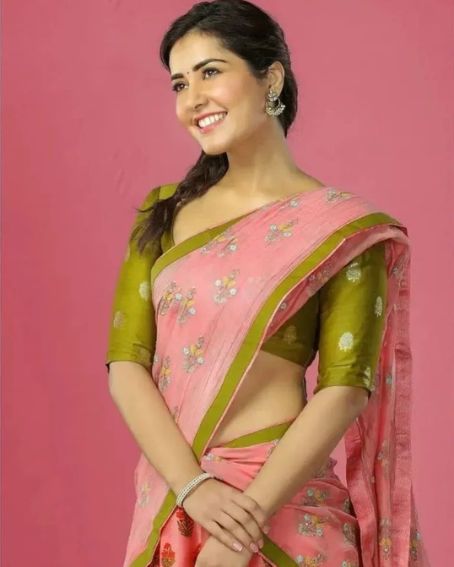 Rashi Khanna In Peach And Olive Green Saree