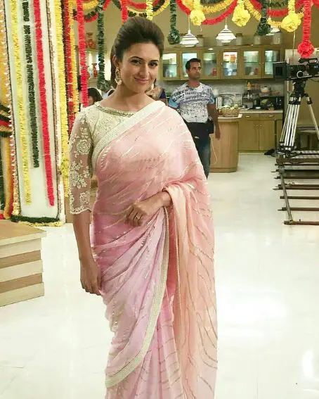 Divyavani Tripathi In Pink Coloured Striped Pattern Saree And Blouse