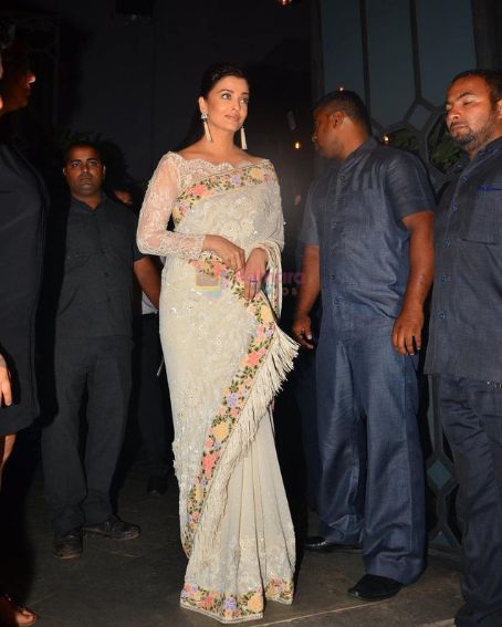 Dazzling Aishwarya Rai Has Glamorous Look In White Saree With Floral Border