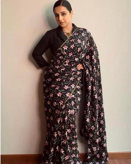 Vidhya Balan Stands Like A Statue In A Fabric-printed Saree