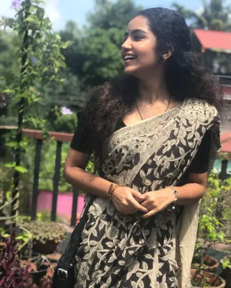 Anupama in Black and Cream Color Cotton Saree