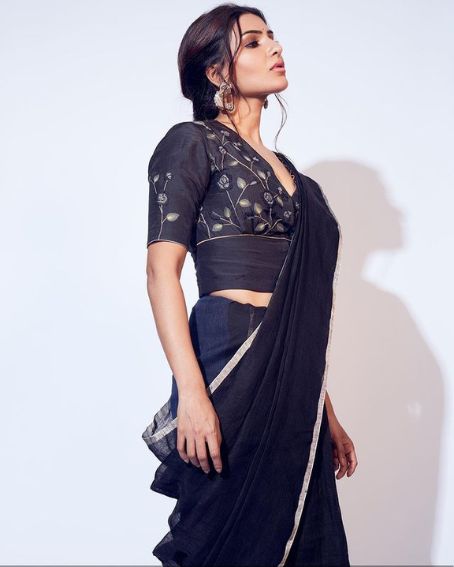 Adorable Samantha Appears Classy In Black Cotton Mix Saree
