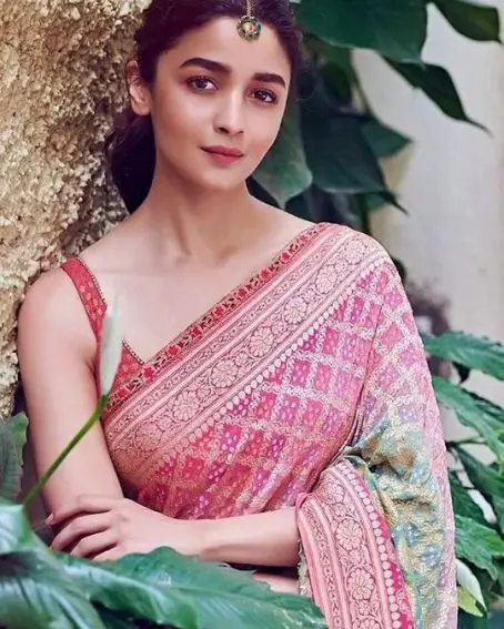 Alia Sizzle With Pink And Green Bandhani Saree