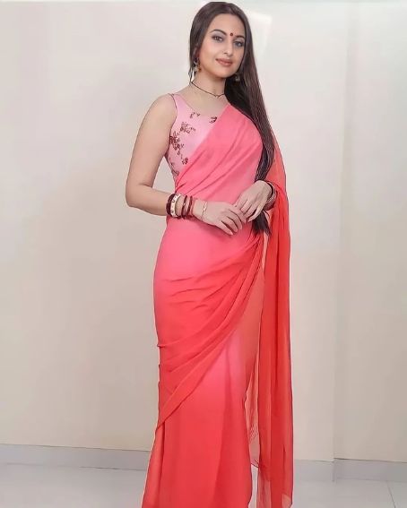 Classy Pink Shaded Saree With Blouse