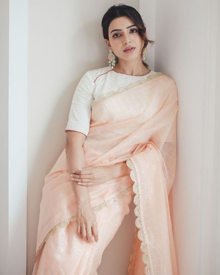 Dazzling Samantha Ruth Prabhu Amazes In Light Peach Check Saree