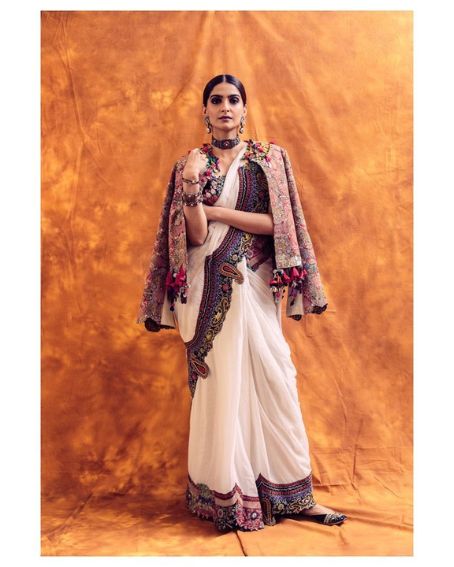 Fascinating Look Of Sonam Kapoor In White Saree With Black Gold Embroidery Border Work