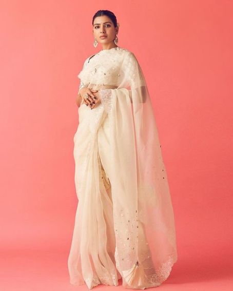 Graceful Samantha Flaunts Amazing In Off White Saree