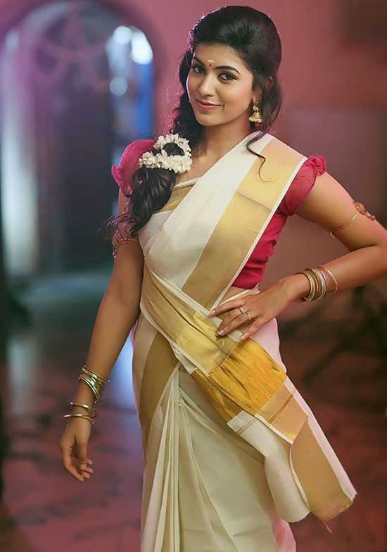 15 Beautiful Images Of Kerala Kasavu Sarees