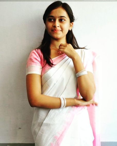 Sri Divya In White Pink Saree