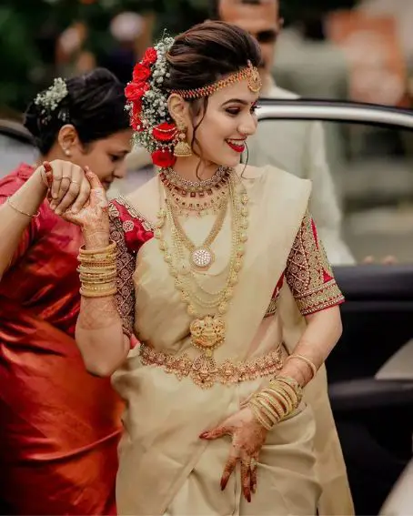  Good Looking Kerala Bride In Wedding Saree And Blouse