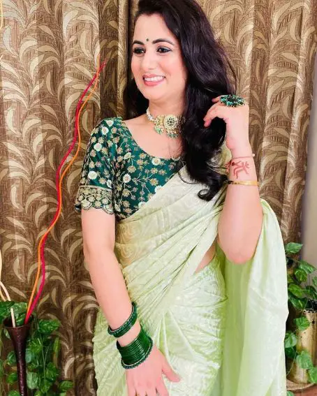 Green Color Embroidery Pattern Blouse With Plain Saree