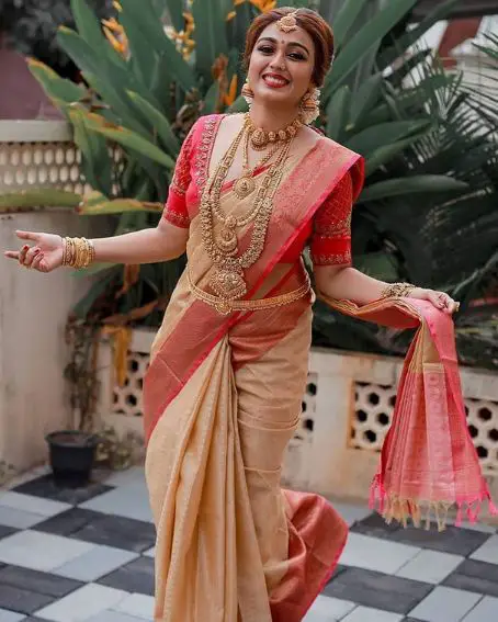 Traditional Wedding Saree With Gold Ornaments