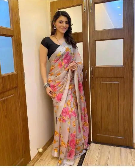 Urvashi Rautela In Soft Linen Unique Fabric Saree
