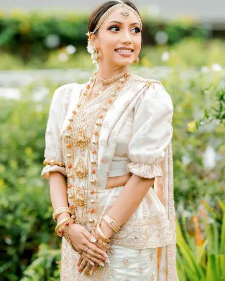 Beautiful Srilankan Bride With Puffed Threenforth Sleeves Blouse