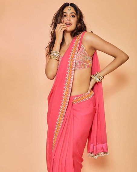 Jhanvi Kaphoor In Dark Pink Smil Saree With Blouse