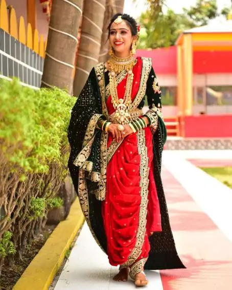 Beautiful Red And Silver Nauvari Saree