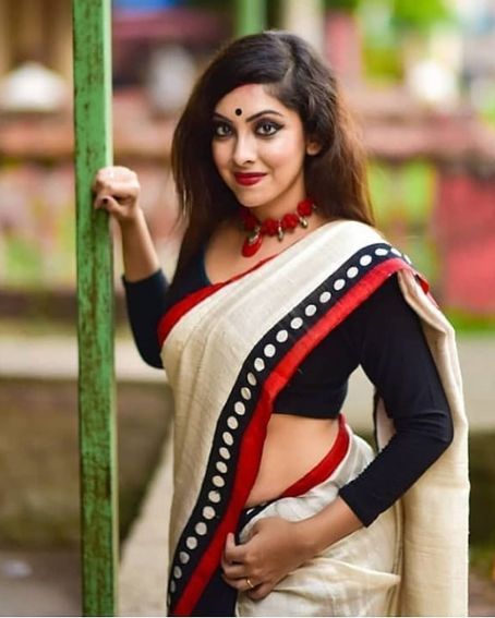 Beige Bengali saree with black and red Border