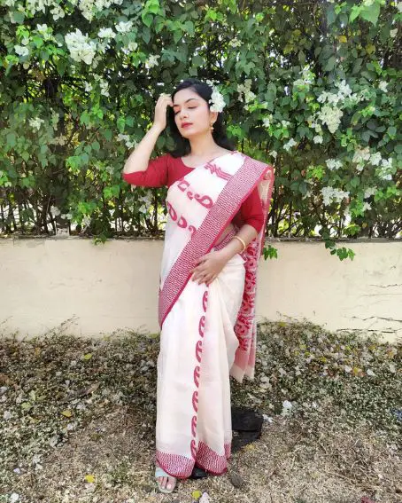 Bengali Saree Of White And Red Color