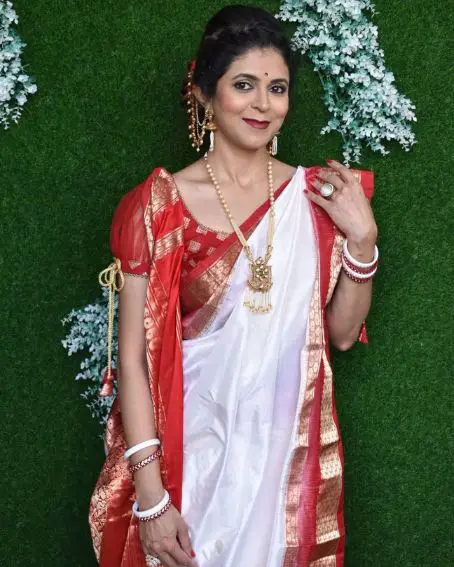 Bengali Saree With Red And Gold Color