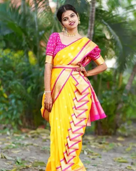 The Divine Yellow And Pink Nauvari Saree