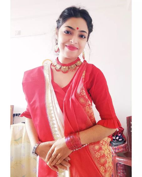 White And Red Floral Border Bengali Saree