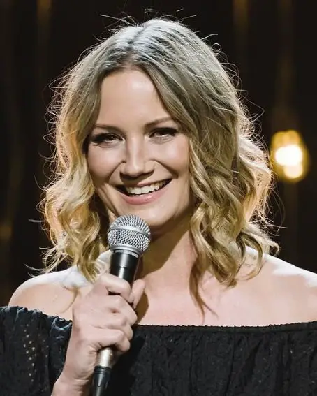 Jennifer Nettles Curly Hairstyle With Blonde Hair