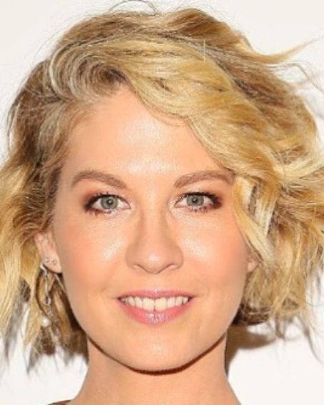 Jenna Elfman Curly Hairstyle With Blonde Hair